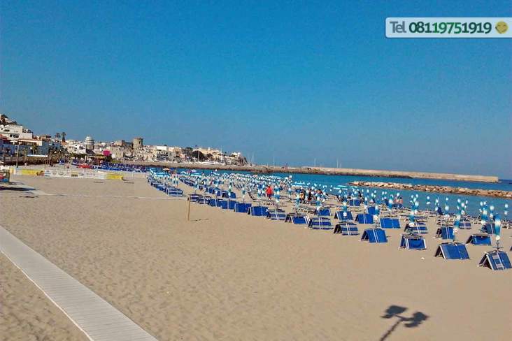 La spiaggia della Chiaia, collegata con navetta gratuita. 
