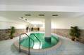 Piscina termale coperta 34/36° con idromassaggio.