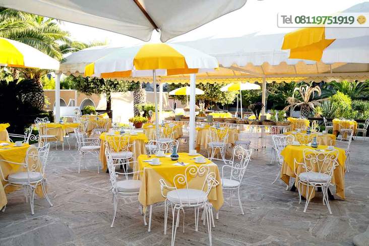 La terrazza Bar dove viene servita la prima colazione 